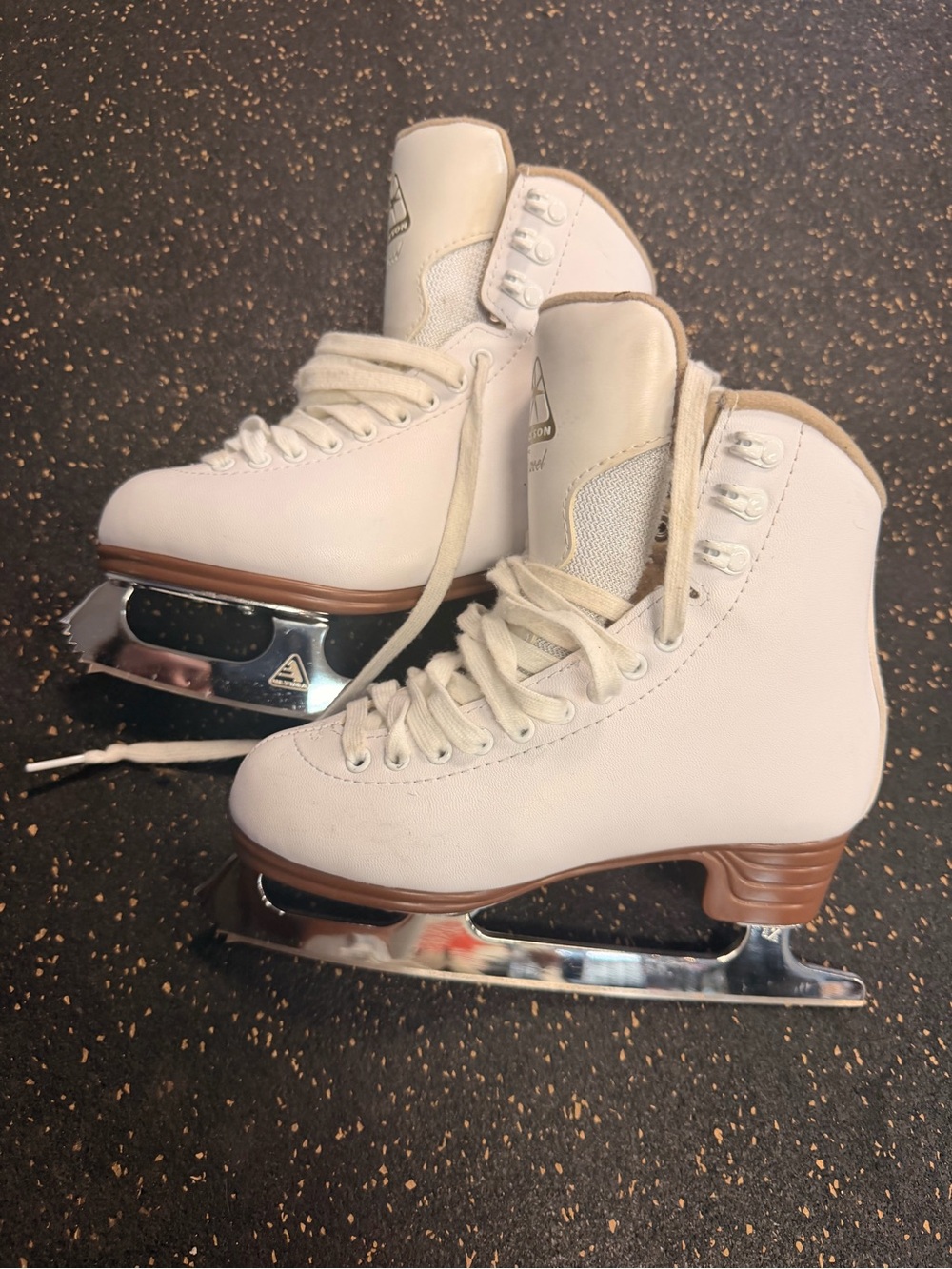 JACKSON excel kids White Figure Ice Skates size 3.5 like new